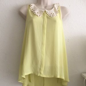 Sleeveless top with Peter pan colar